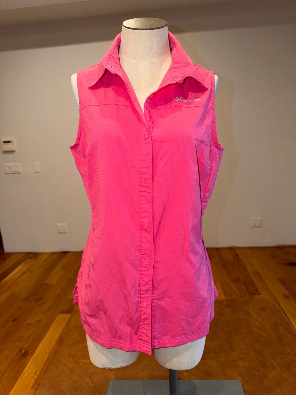 Columbia Women’s Sleeveless Button-Front Shirt — Hot Pink